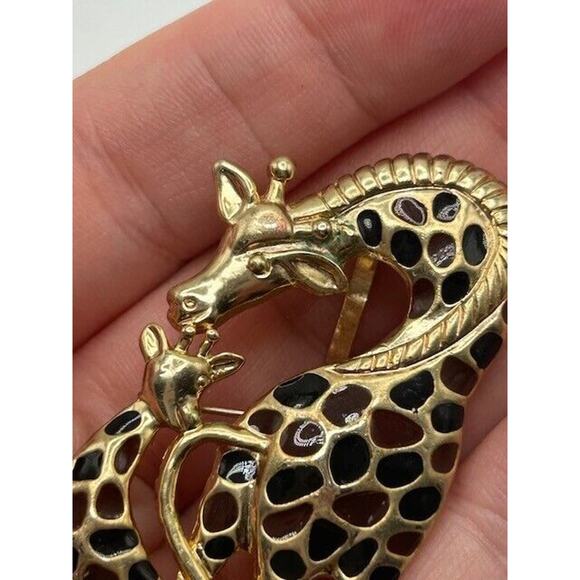 Vintage Gold Tone Black Brown Enamel Best Mother Giraffe Baby Calf Brooch Pin - Picture 7 of 13
